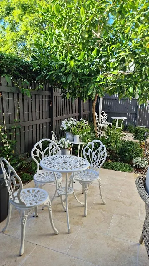 Edward Lodge New Fam Brisbane Bed & Breakfast