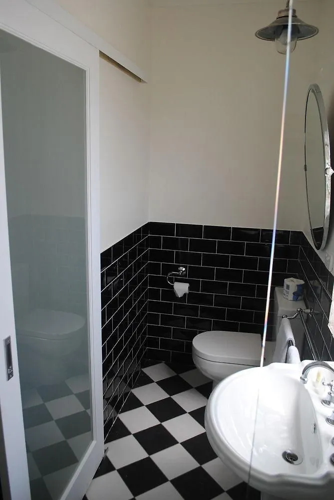 Edward Lodge New Fam Brisbane Bed & Breakfast