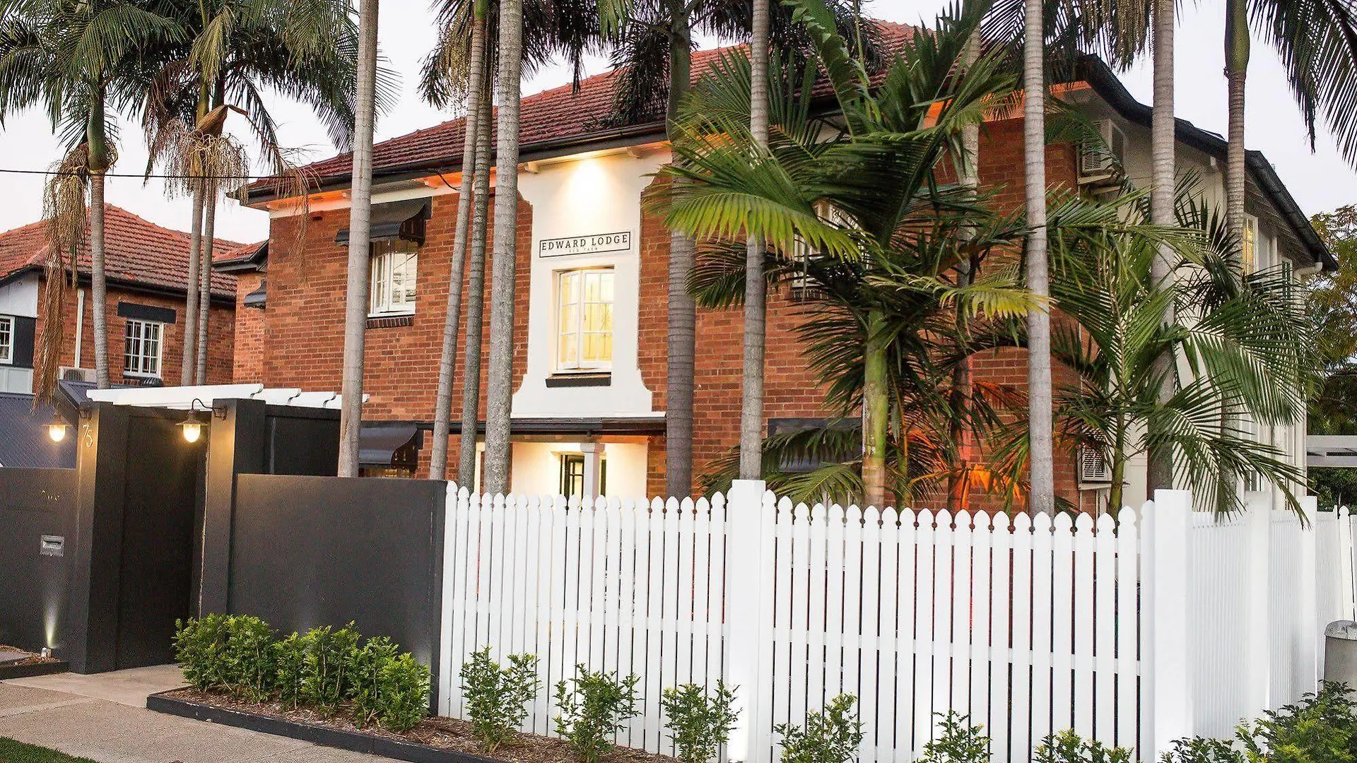 Edward Lodge New Fam Brisbane Bed & Breakfast